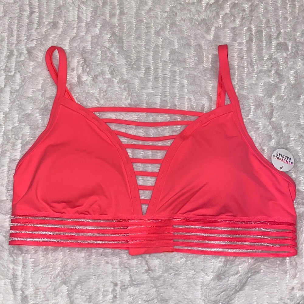 NWT Victorias secret pink ultimate strappy sports bra with removable padding